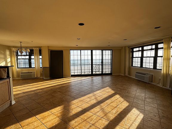 2nd image of 26 W Broadway Blvd #6O4