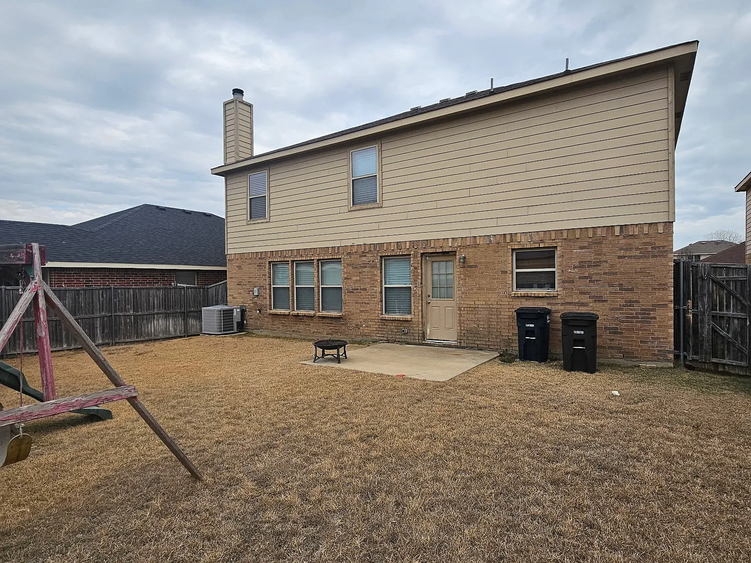 3 bed, 2642 sqft, $2,700 — Photo 2