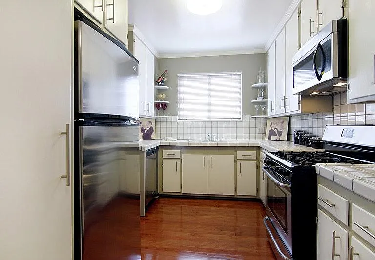132 S Sweetzer Ave #2 — Photo 5