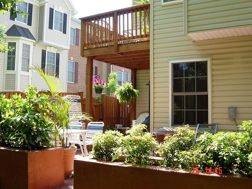 Rear Patio & Deck
