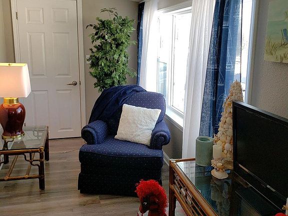5th image of W921 Kettle Moraine Ln APT 4