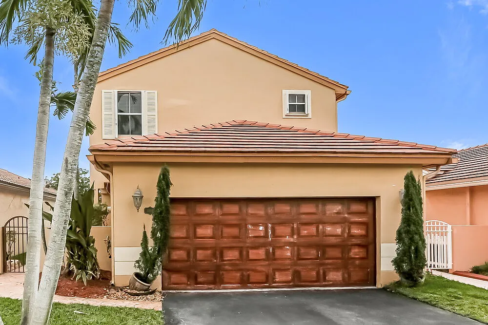 3 bed, 2.5 bath, 1569 sqft, $3,995 — Photo 1