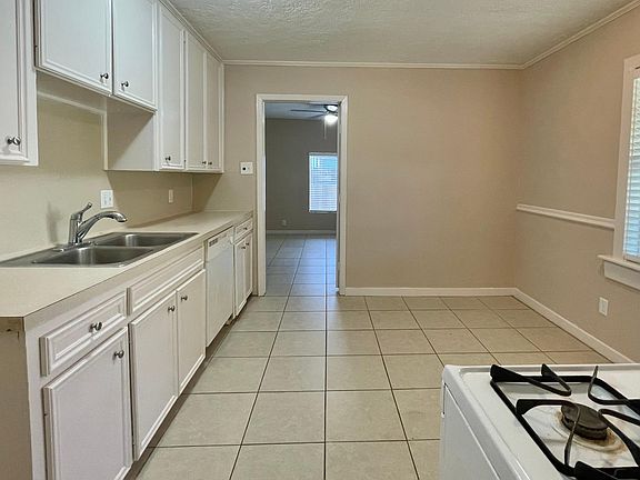 3rd image of 2210 Camille St
