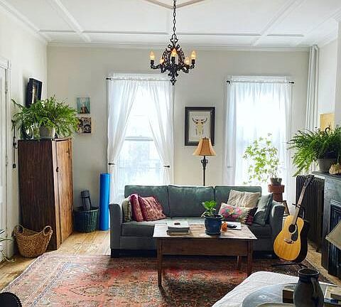 Living Room with 10' ceilings