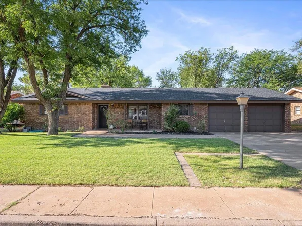 106 Redwood Ln, Levelland, TX 79336