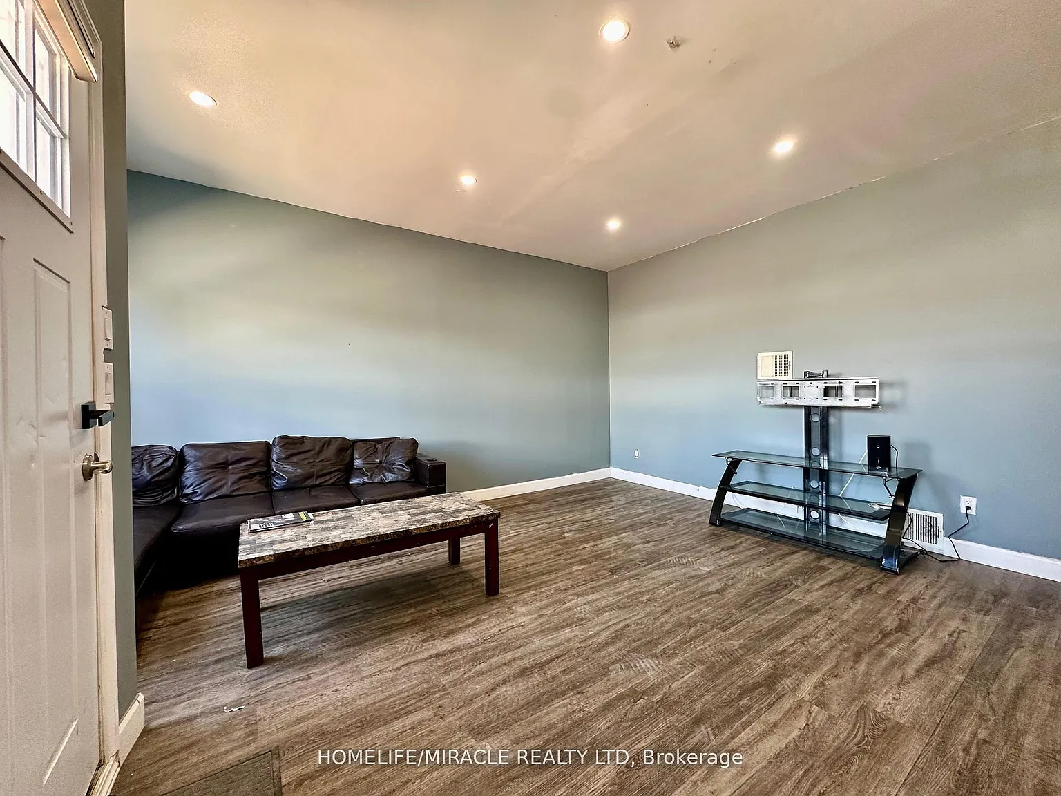 5 bed, $2,299 — Photo 2