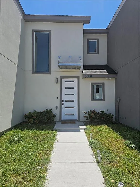 3 bed, 2.5 bath, 1857 sqft, $1,995 — Photo 3