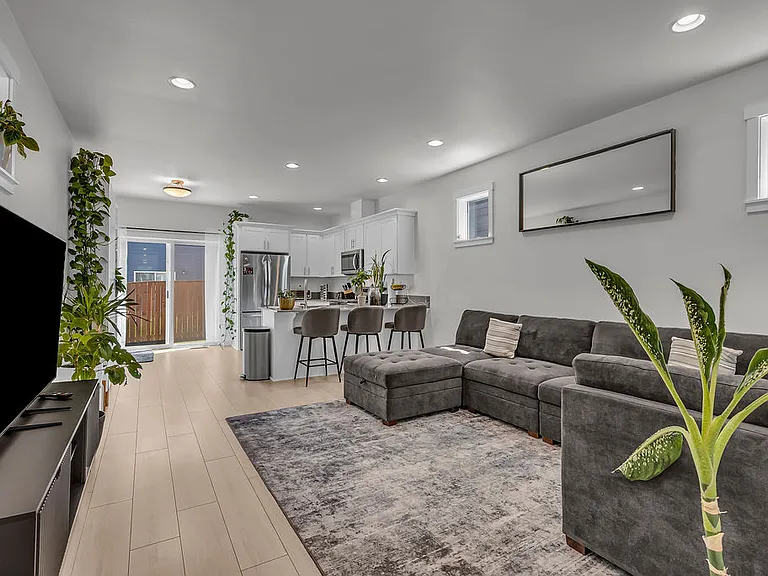 486 E London Way — Photo 8