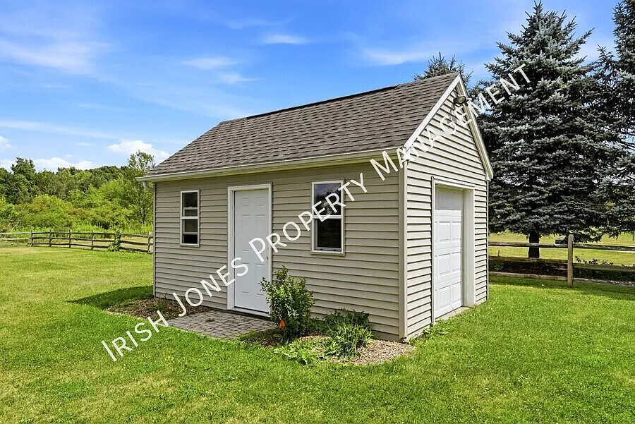 4 bed, 2.5 bath, 2084 sqft, $3,750 — Photo 2