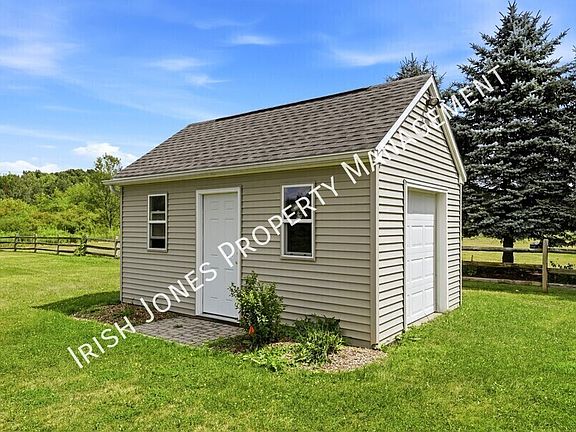 2nd image of 109 Ashwood Ln