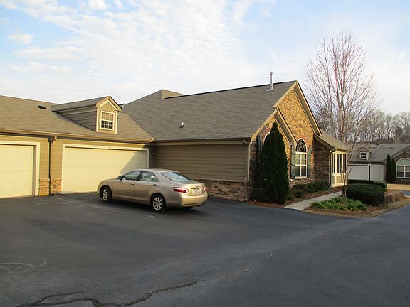 2 car gargage w/opener