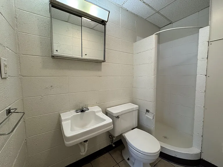 535 S Lincoln St — Photo 3