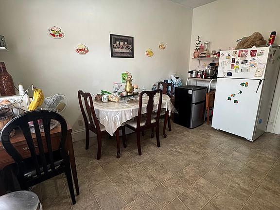 2nd image of 329 Beech St #2RF