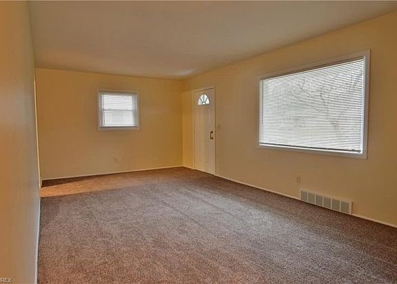 4th image of 8104 Longview Dr NE