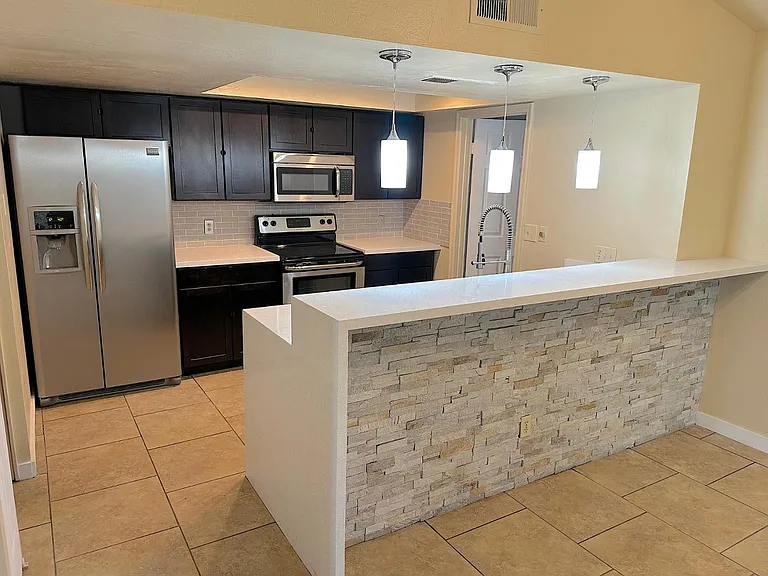 2208 E Farmdale Ave — Photo 5
