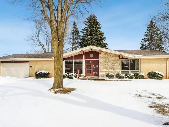 3254 South 121st STREET, West Allis, WI 53227