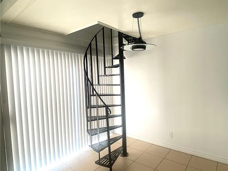 1463 W Cypress St — Photo 19