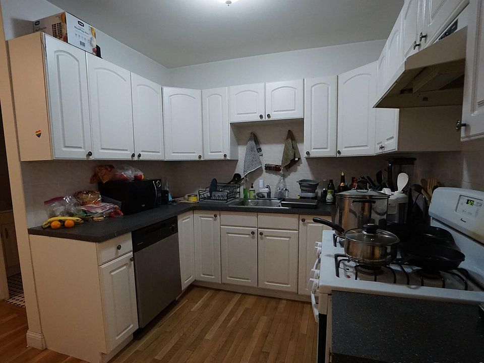 1st image of 66 Egmont St #B