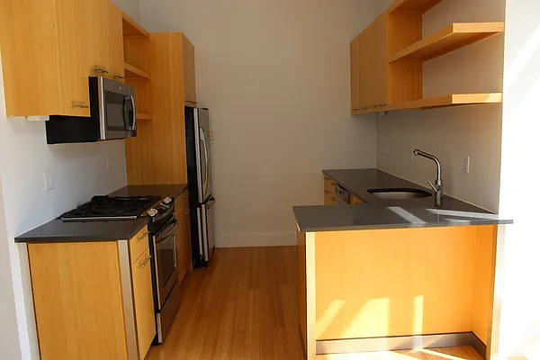 Rented by Premier Metro Realty Corp | media 44