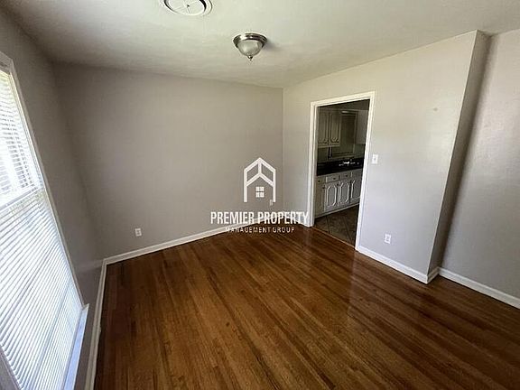 4th image of 2065 Saint James Dr