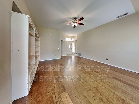 3rd image of 201 Brackendale Ln