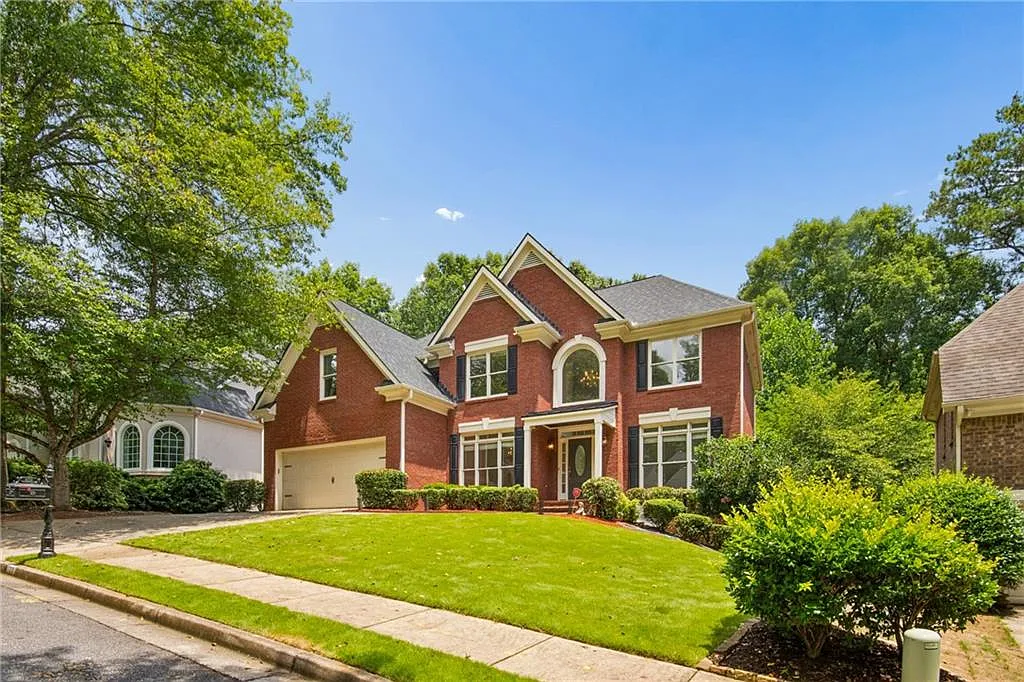 5 bed, 4.0 bath, 3300 sqft, $3,900 — Photo 3