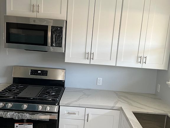 3rd image of 1216 Huntington Dr APT A