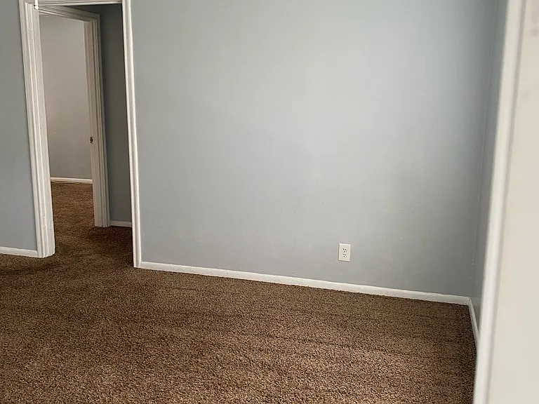 653 Robinson St #4 — Photo 8