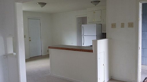 3rd image of 152 NW Oak St