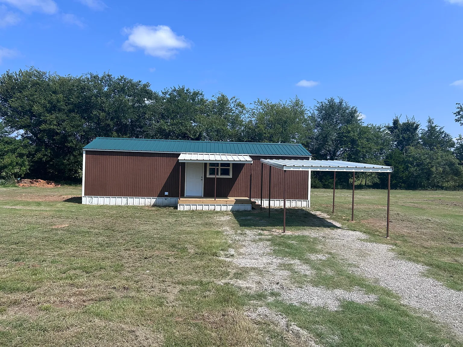2 bed, 700 sqft, $975 — Photo 1
