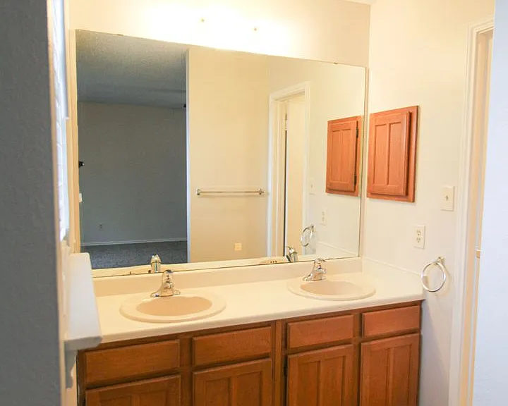 945 Schertz Pkwy #4 — Photo 16
