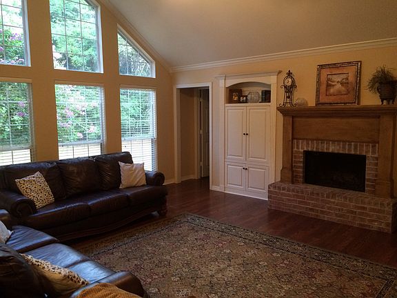 3rd image of 18751 Peachtree Ln