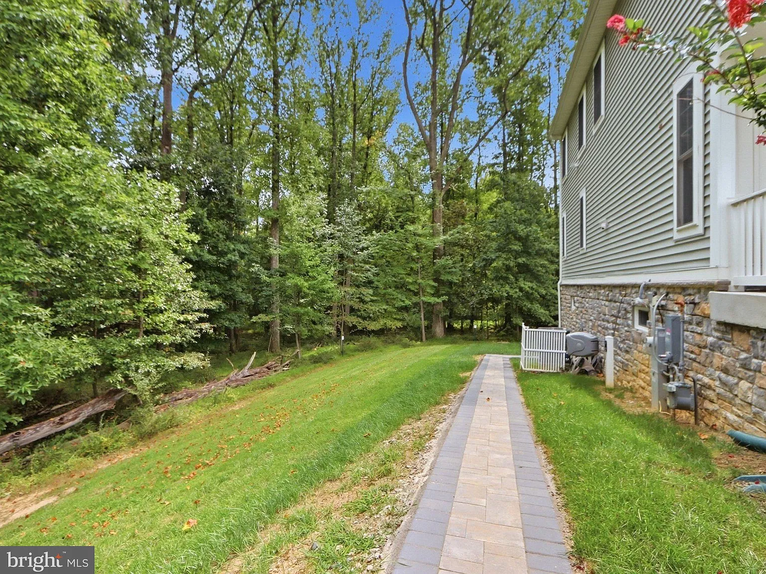 4 bed, 3.5 bath, 3320 sqft, $5,500 — Photo 2