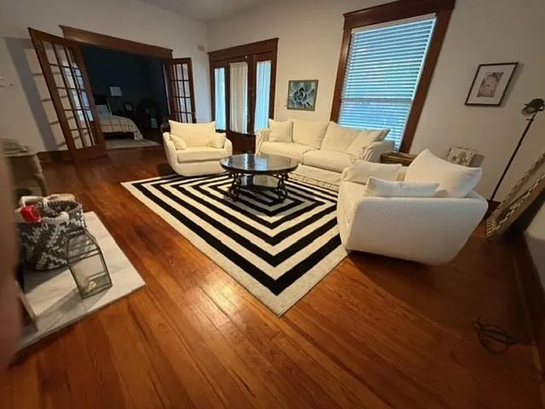415 W Franklin St — Photo 3