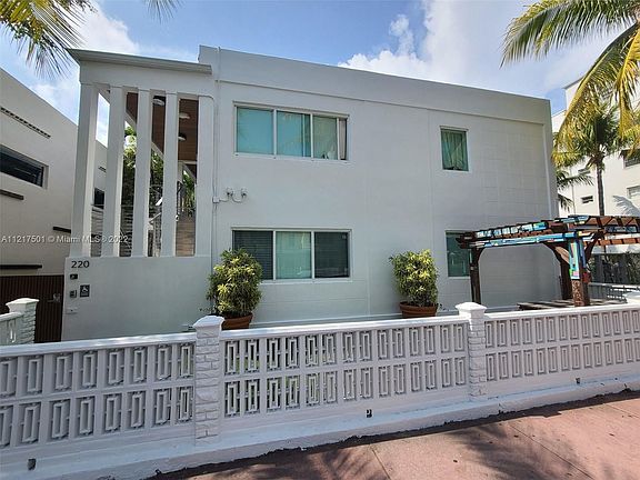 3rd image of 220 Collins Ave APT 6A