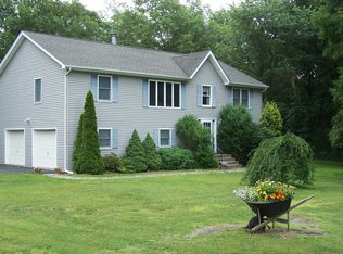 2 Charles Dr, Marlboro, NY 12542