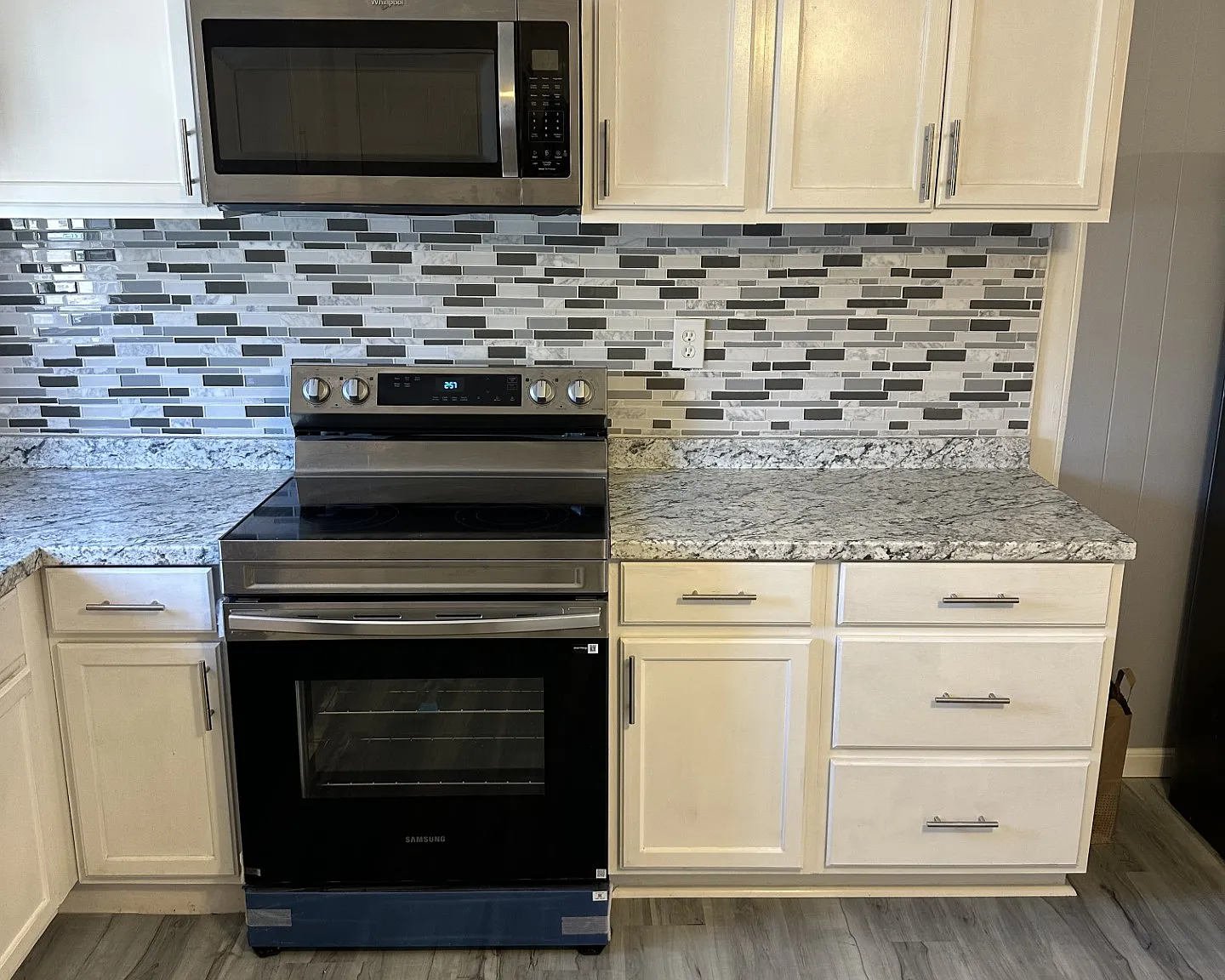 3 bed, 840 sqft, $2,200 — Photo 2