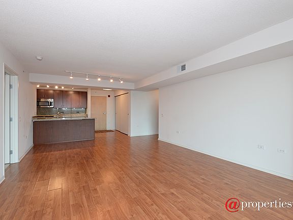 Kitchen / Living Room