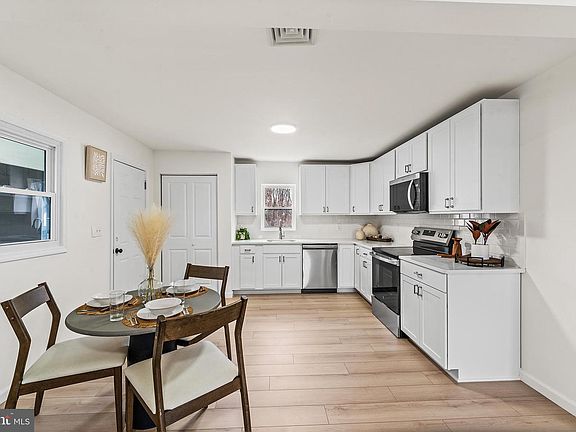 3rd image of 115 Cemetery Ln