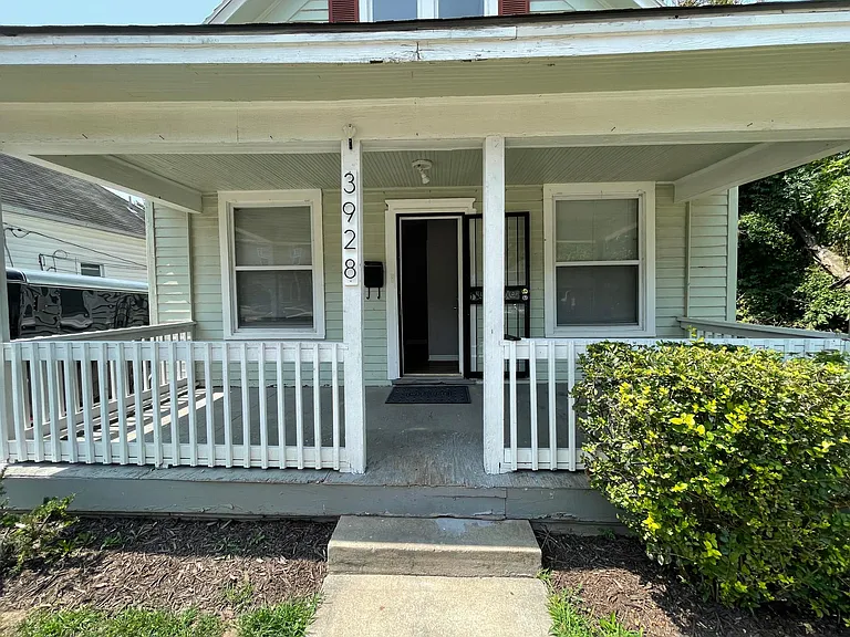 3928 Highland Ave — Photo 3