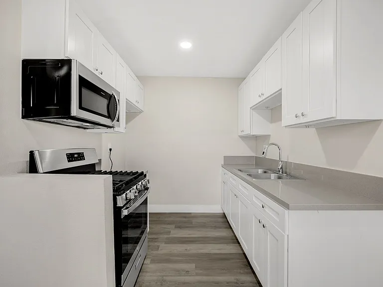4500 N Lakewood Blvd — Photo 9