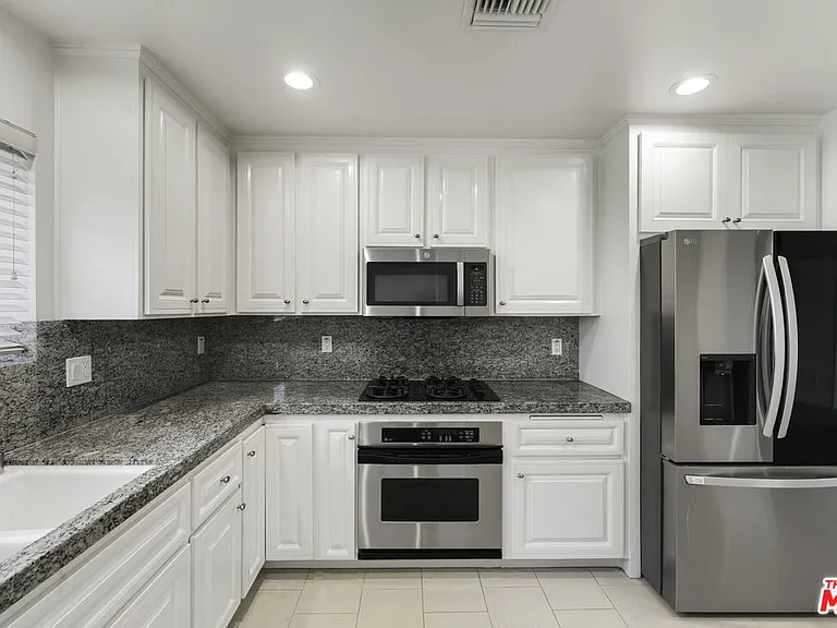1820 Benecia Ave #402 — Photo 42