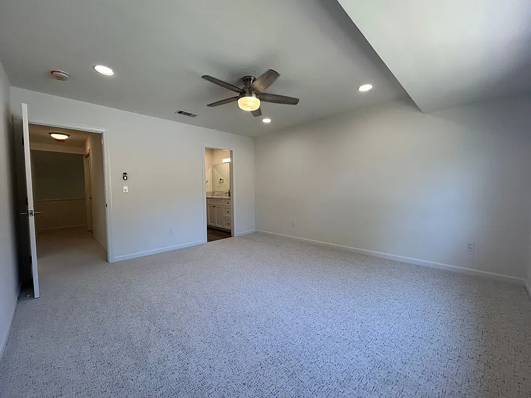 5435 Villas Dr — Photo 17