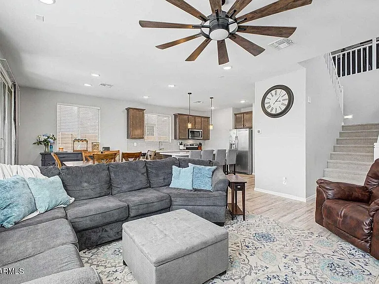 1033 S 150th Dr — Photo 4