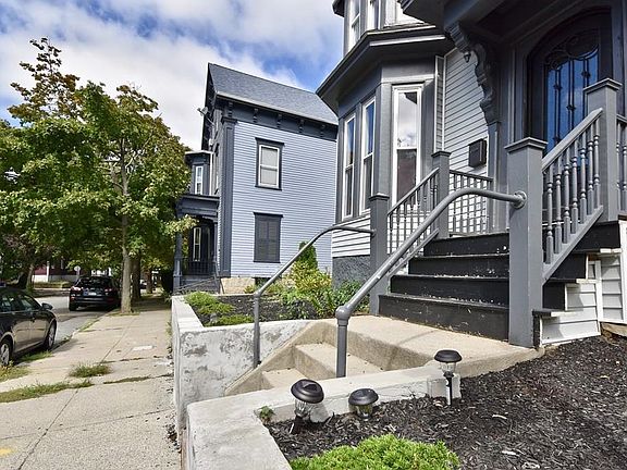 2nd image of 60 Thomas St