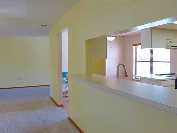5th image of 8620 Pinecone Dr