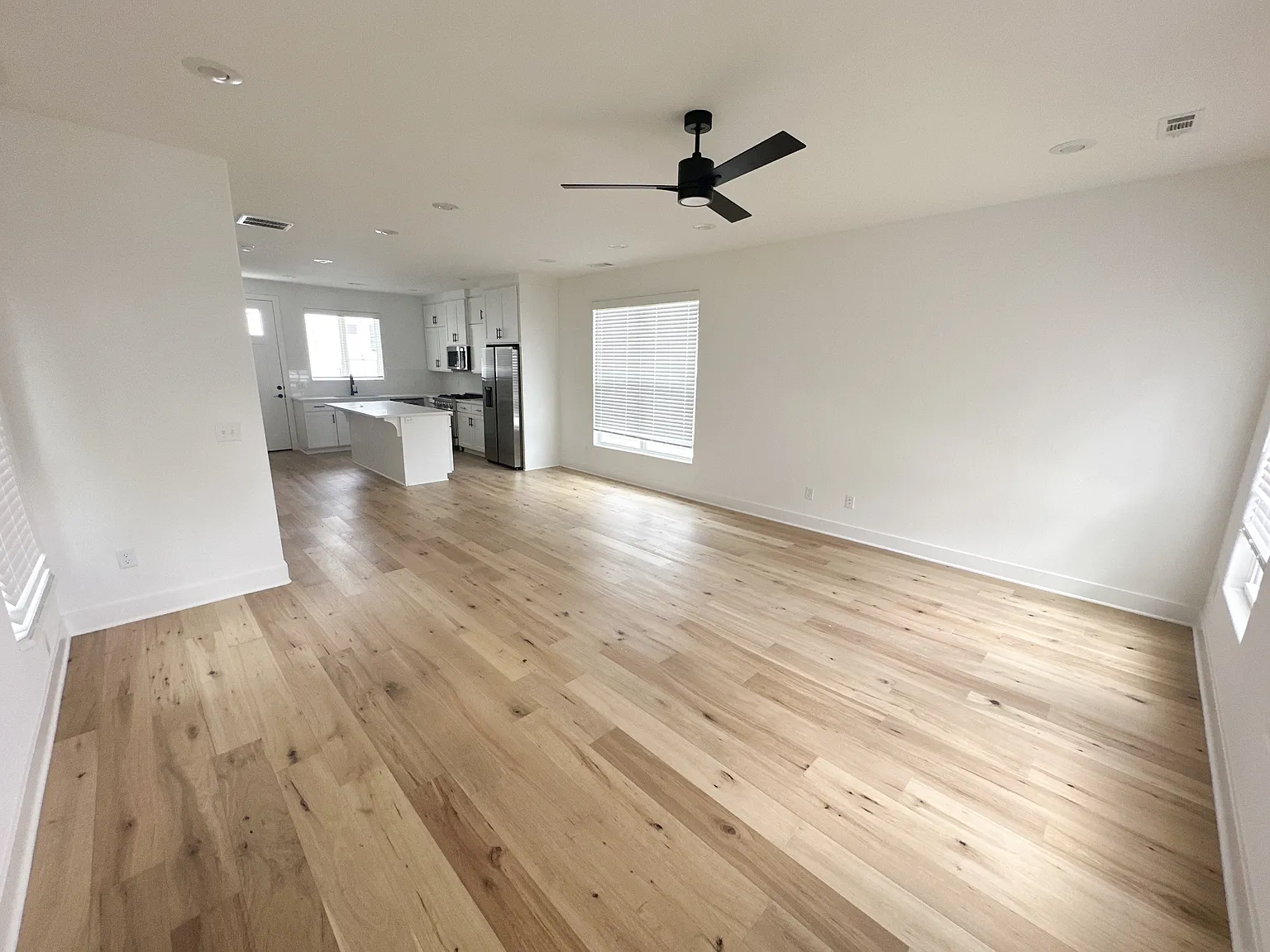 1638 W Neptune Street - 1 — Photo 2