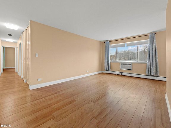 3rd image of 7320 N Rogers Ave APT 315