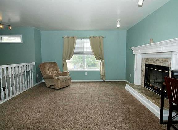5th image of 509 NE Wood Ct