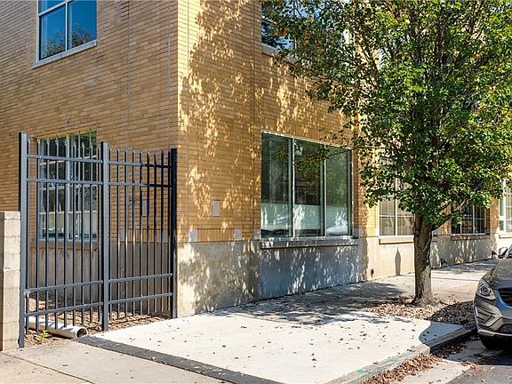 3rd image of 306 N 26th St #U131